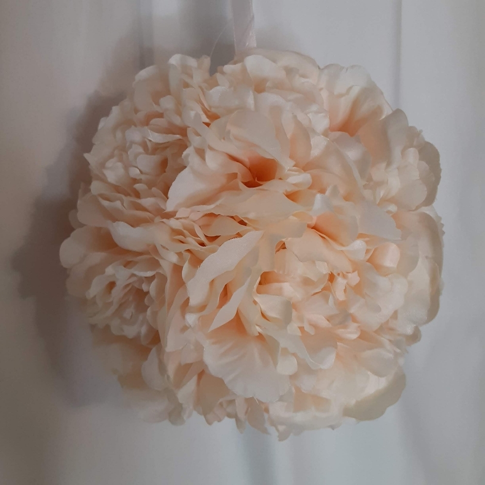 Flora Bunda Peach Hanging Topiary Ball